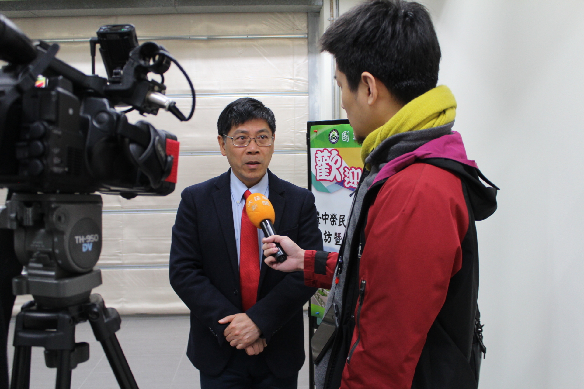 圖十七、蔡東湖校長接受媒體採訪