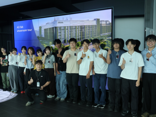 International students from Japan pose at Micron Taiwan’s A3 Showroom. The visit provided an opportunity to learn about Taiwan’s semiconductor industry and explore connections between their academic studies and future careers.Image