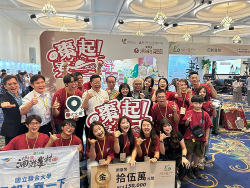 Photo 3. The “Hey Jujube!” team celebrates its award with faculty members, local partners, and government officials who have supported the project along the way.Image