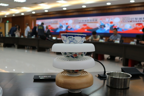 The "Multi-functional Dish for Easy Bowl Stacking," a collaboration between Baolun Plastics Co. and the Department of Industrial Design at National United University, won the Gold Award and successfully attracted agents from France and Belgium.Image