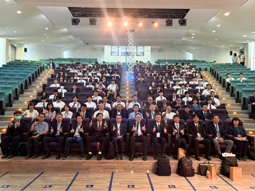 Photo 1. Taiwanese and Japanese guests, faculty, and students pose for a group photo at the opening ceremony.Image