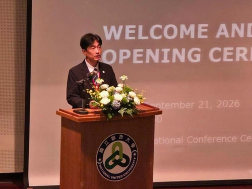 Photo 4. Mitsuru Muramoto, President of the National Institute of Technology, Kochi College, delivers remarks at the opening ceremony.Image