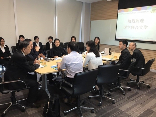 圖八、 華語文學系師生在泰國正大管理學院與國際事務處、商務漢語系、漢語教育系等行政與教學單位的長官與教師進行互動交流。圖片
