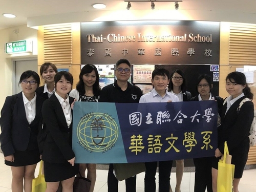 圖十、華語文學系何修仁老師與鄂貞君老師帶領學生拜會泰國中華國際學校中文課程主任謝忠安老師。圖片